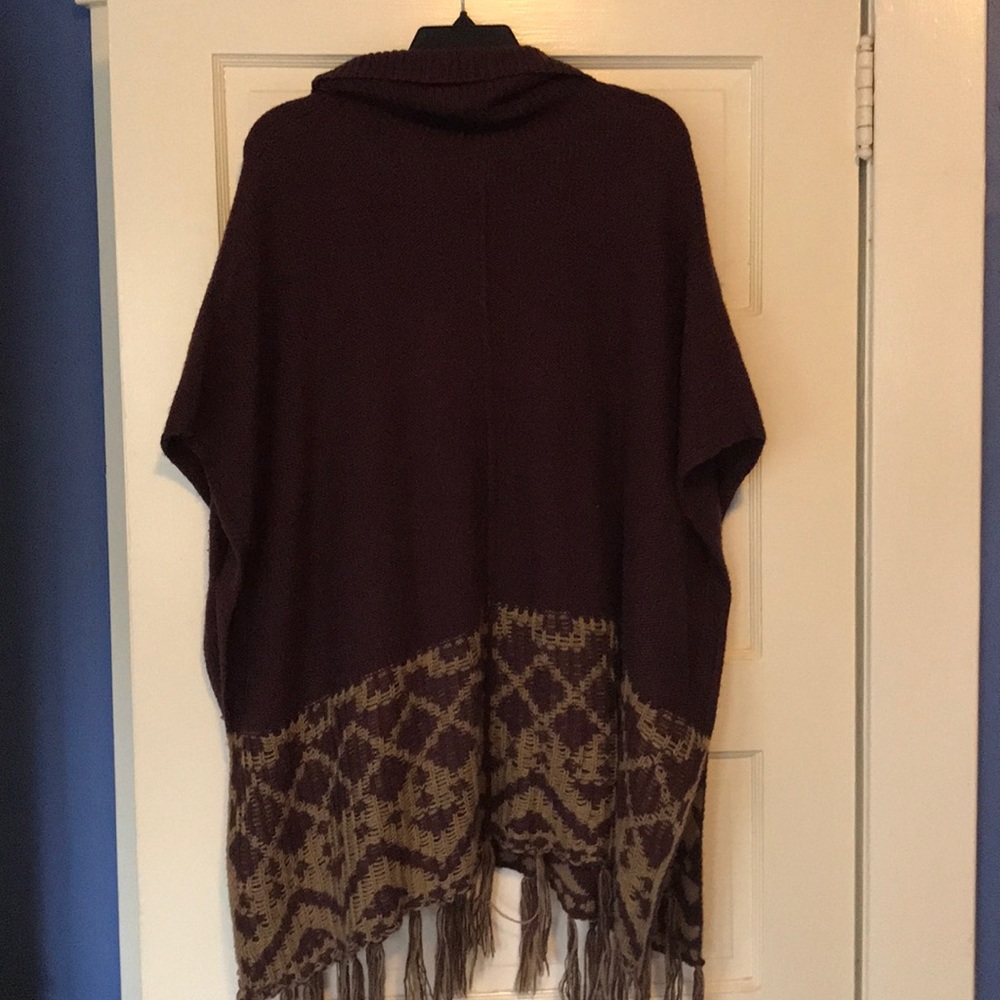 Poncho - Picture 5 of 5